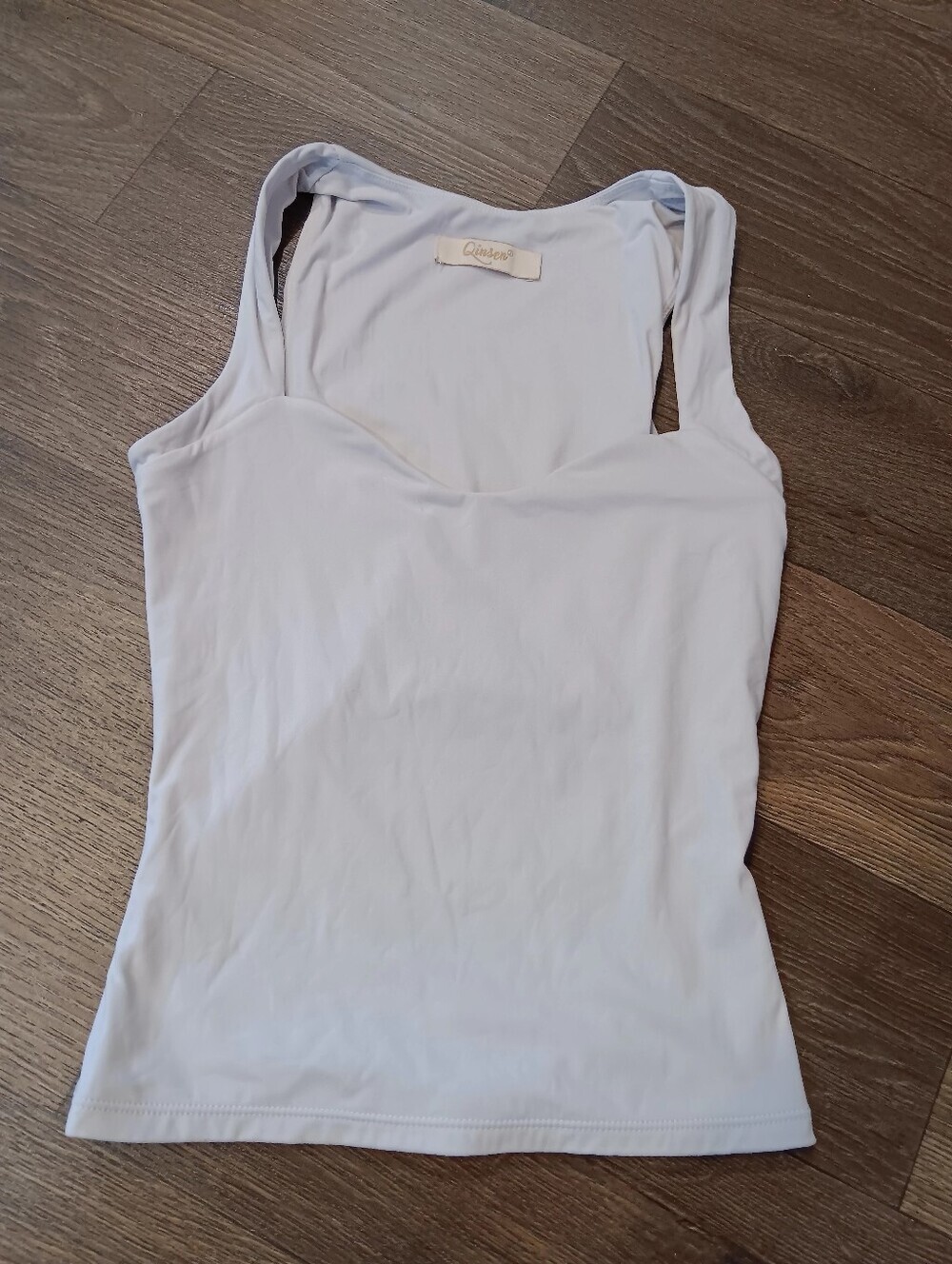Qinsen White Women's Scoop Neck Tank - Everyday Essential